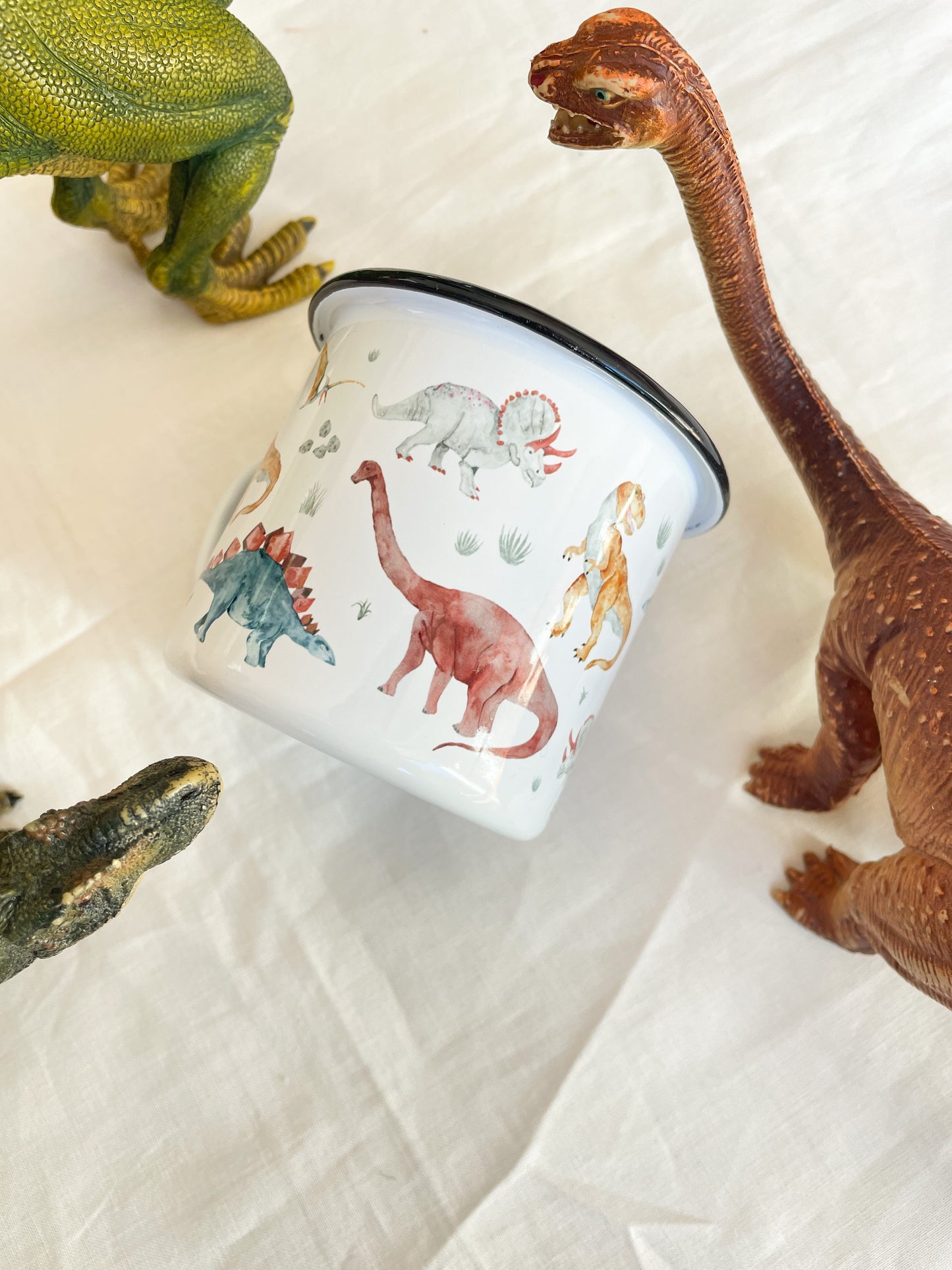Emaille-Tasse "Dinos"