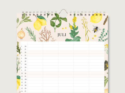 Detaillierte Nahaufnahme des oberen Teils der Kalenderseite für Juli 2027 auf cremefarbenem Hintergrund. Der Titel "JULI" steht über einer Termintabelle mit 5 Spalten. Der obere Rand ist dicht geschmückt mit sommerlichen und kräuterartigen Illustrationen: Zwei große gelbe Zitronen am Zweig mit Blättern, daneben Basilikum, Salbei, Rosmarin, eine rote Alge, gelbe Wiesenblumen (Rainfarn), Gräser und eine Biene. Die ersten Zeilen der Tabelle sind sichtbar und zeigen die Wochentage und Datumszahlen. Die Metall-S